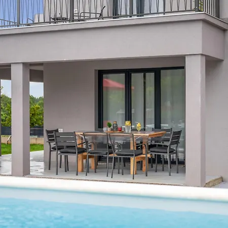 Family Mit Garten Und Spielplatz By Interhome