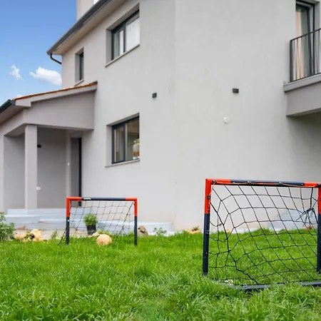 Family Mit Garten Und Spielplatz By Interhome Prázdninový dům Mali Turini